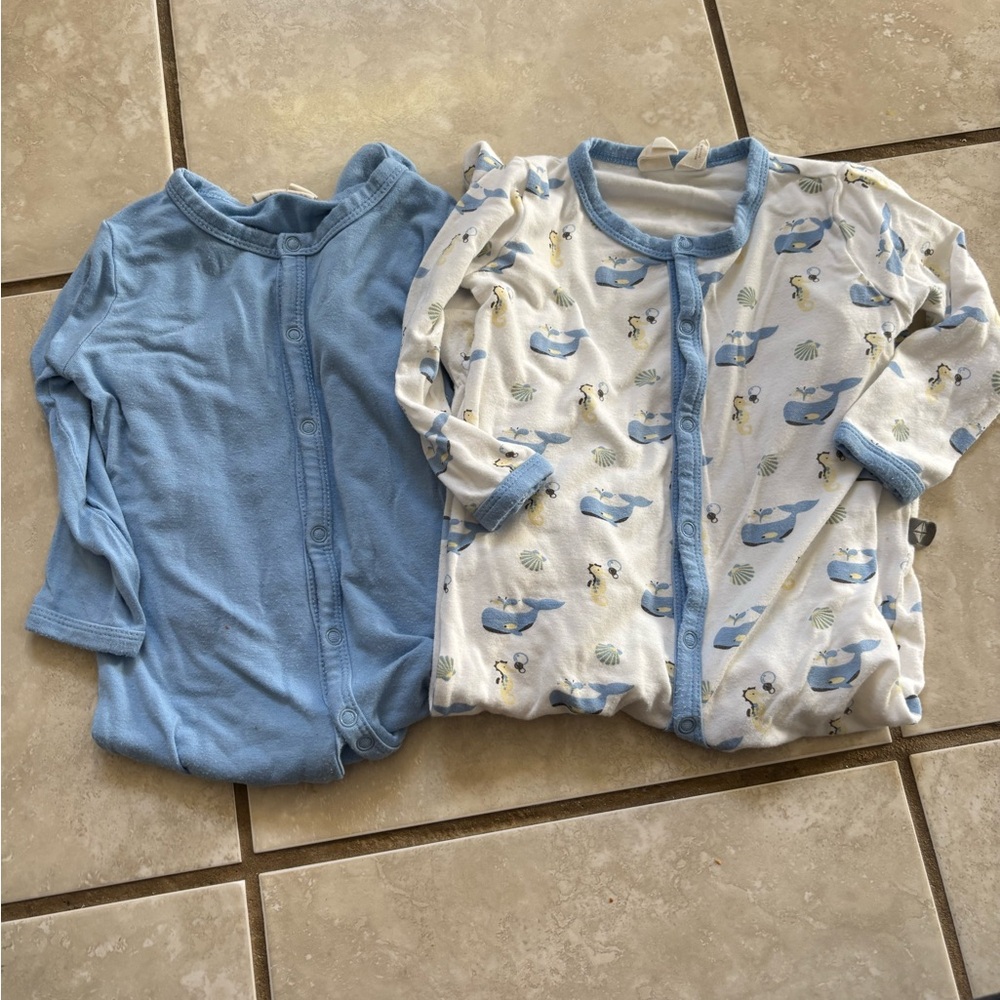Kyte baby button footies (2)